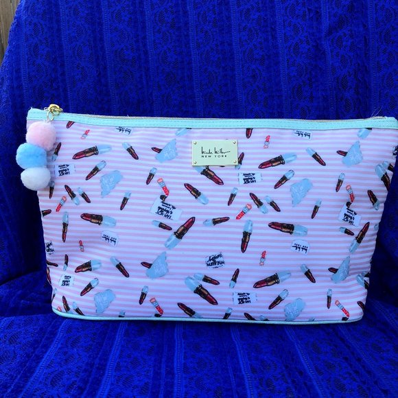 SOLD!! Nicole Miller NYC Extra Large Cosmetic Bag - Picture 1 of 7